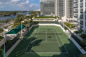 4779 Collins Ave, Unit 3301 in Miami Beach, FL - Building Photo - Building Photo
