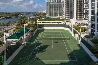 4779 Collins Ave, Unit 2703 in Miami Beach, FL - Building Photo - Building Photo