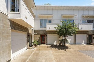 5920 Fairdale Ln in Houston, TX - Building Photo