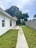 1004 SW 24th Ave in Fort Lauderdale, FL - Building Photo