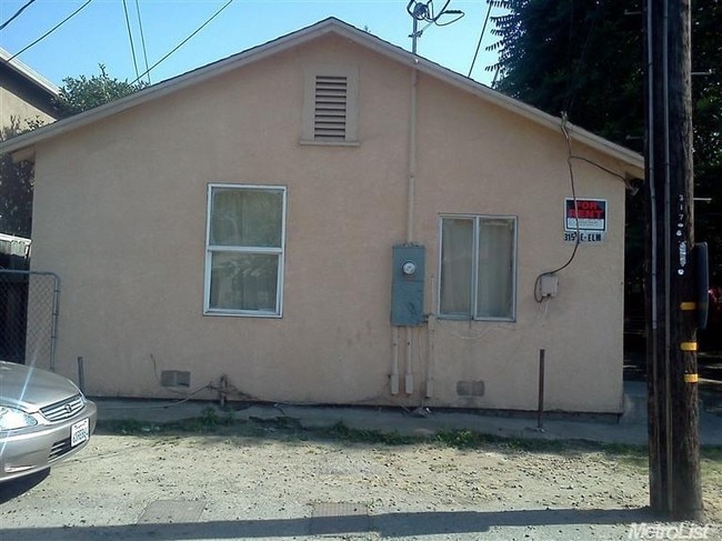 315 E Elm St in Lodi, CA - Foto de edificio - Building Photo