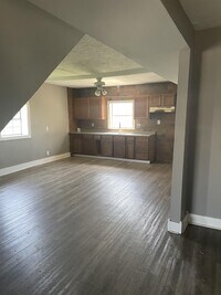 619 E Main St photo'