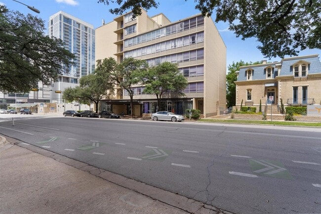 1800 Lavaca St, Unit 108 in Austin, TX - Building Photo - Building Photo
