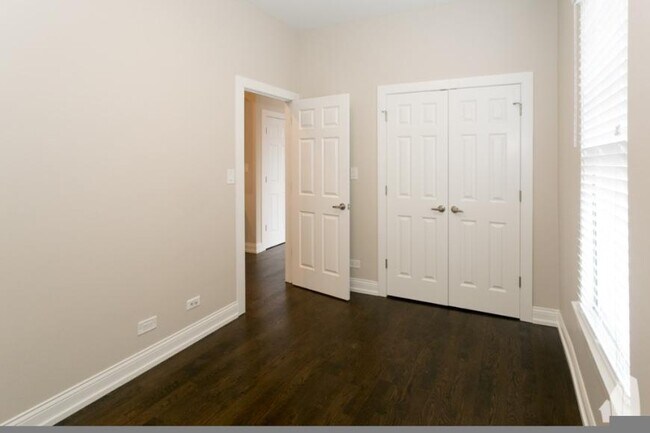 2943 W Diversey Ave in Chicago, IL - Building Photo - Building Photo