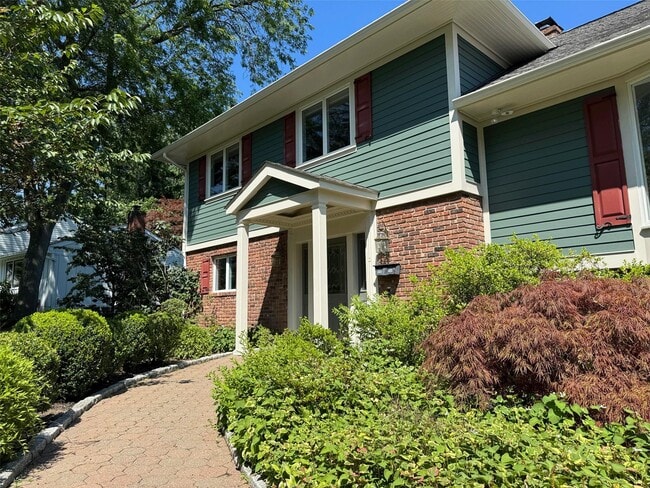 property at 7 Country Ridge Dr