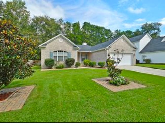 216 N Pembroke Dr in Goose Creek, SC - Building Photo - Building Photo