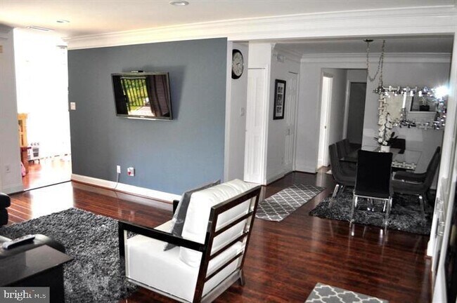 3334 Woodburn Village Dr in Annandale, VA - Building Photo - Building Photo