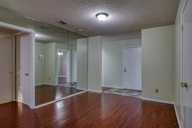 5840 Spring Valley Rd in Dallas, TX - Building Photo - Building Photo