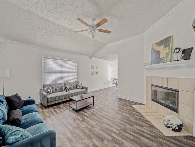 416 W 9th St in Dallas, TX - Foto de edificio - Building Photo