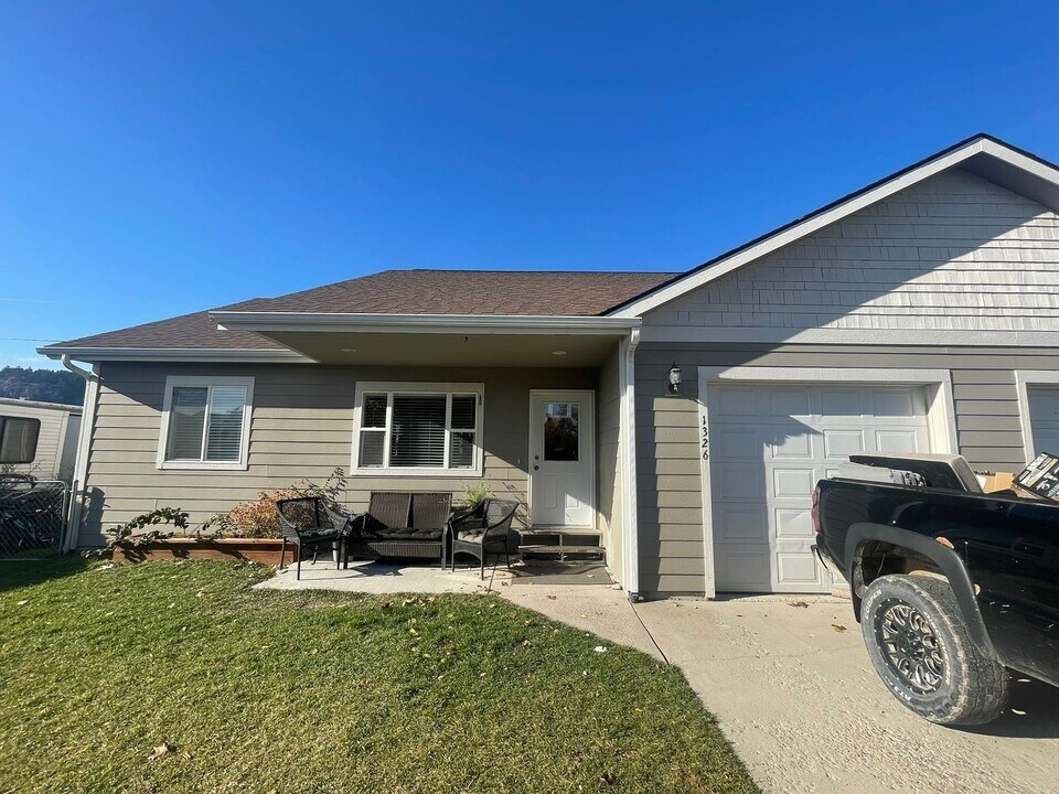 1326 7th Ave W in Kalispell, MT - Building Photo