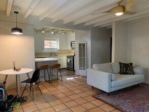 207 Laughlin St in Santa Fe, NM - Building Photo - Building Photo