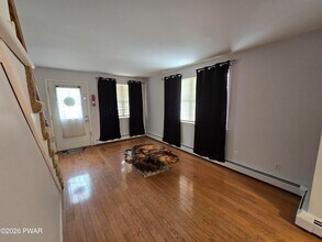 106 Cottage St in Carbondale, PA - Foto de edificio - Building Photo