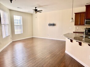 716 Silver Stream Ln in Cary, NC - Building Photo - Building Photo