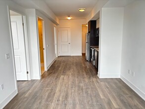 202 Burnhamthorpe Rd E in Mississauga, ON - Building Photo - Building Photo