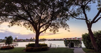 845 New Waterford Dr in Naples, FL - Foto de edificio - Building Photo