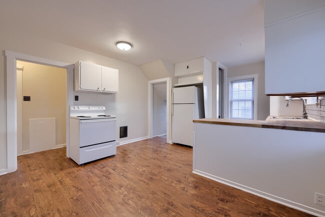 property at 123 N Spruce St