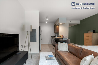 210 N Wells St, Unit FL14-ID209 in Chicago, IL - Building Photo - Building Photo