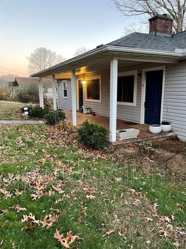 135 Haynes St in Hendersonville, NC - Building Photo - Building Photo