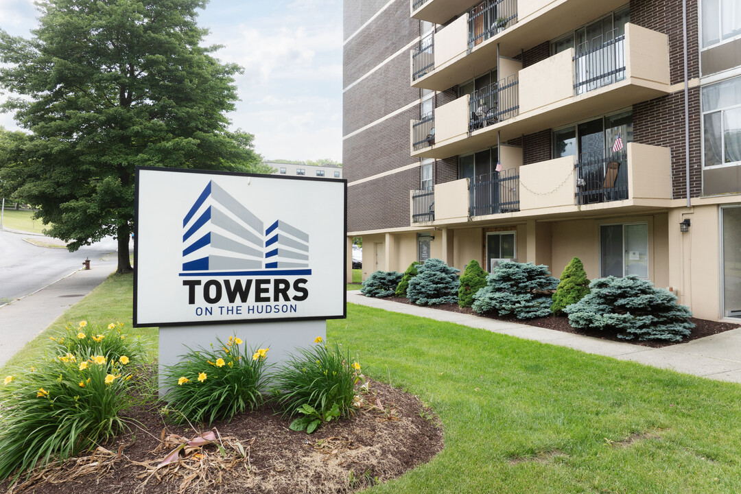 Towers on Hudson in Troy, NY - Building Photo