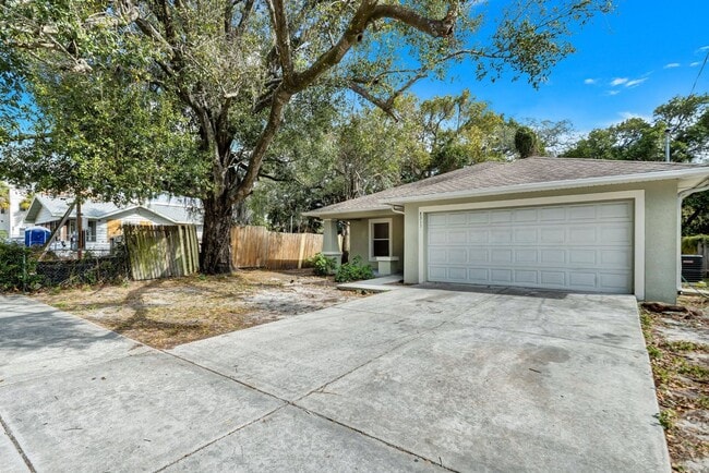 8313 N 12th St in Tampa, FL - Building Photo - Building Photo
