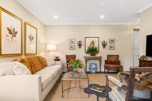 1 A Dale Ave in Toronto, ON - Building Photo