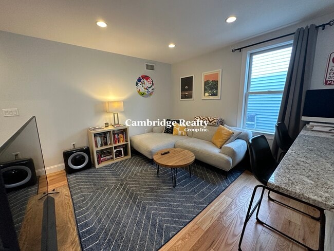 37 Porter St, Unit 1 in Cambridge, MA - Building Photo - Building Photo