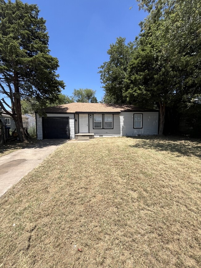 property at 6405 SE 15th St