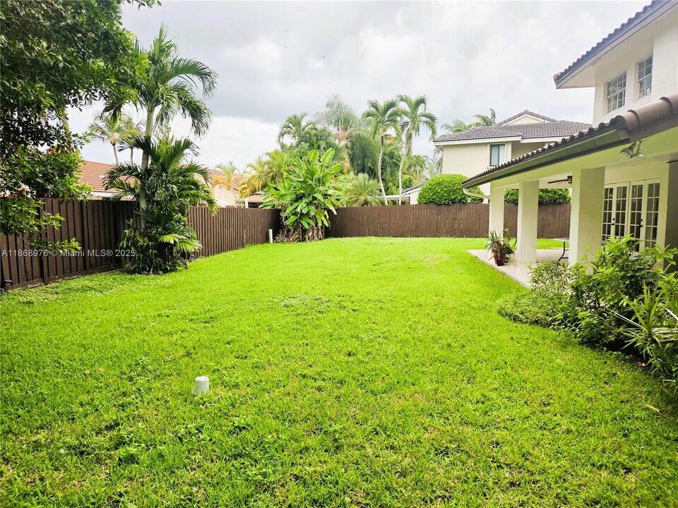 15591 SW 45th Terrace in Miami, FL - Building Photo