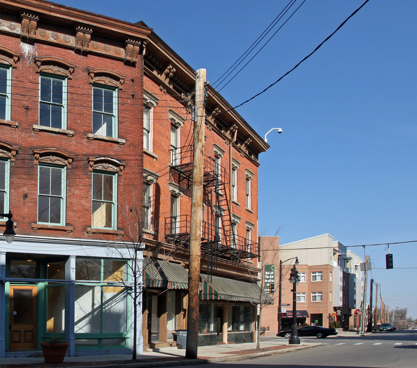 Stewart Manor in Cincinnati, OH - Building Photo