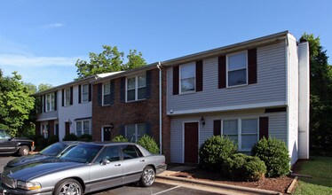 The Meadows in Burlington, NC - Building Photo - Building Photo