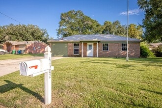 4702 Coronada Ave in Pascagoula, MS - Building Photo - Building Photo