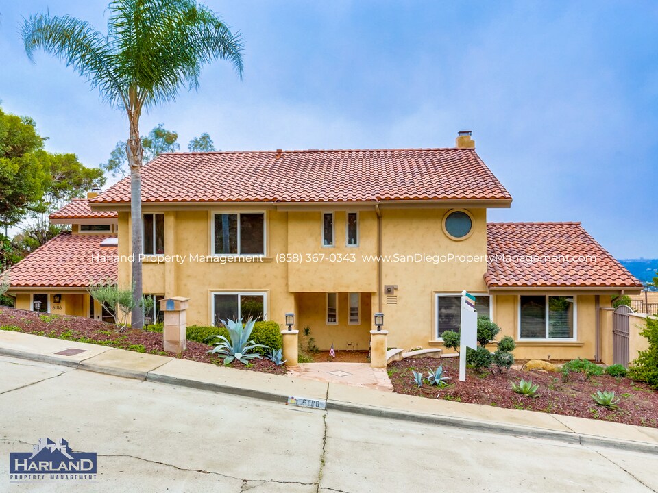 6186 St Therese Way in San Diego, CA - Building Photo