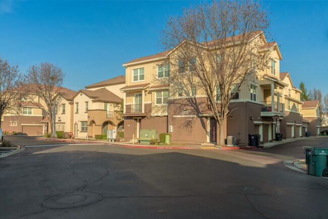 Serenade at Regency Park in Sacramento, CA - Building Photo - Building Photo