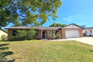 1668 E Shangri-La Dr in Daytona Beach, FL - Building Photo