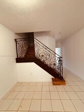 7080 NW 177th St in Hialeah, FL - Foto de edificio - Building Photo