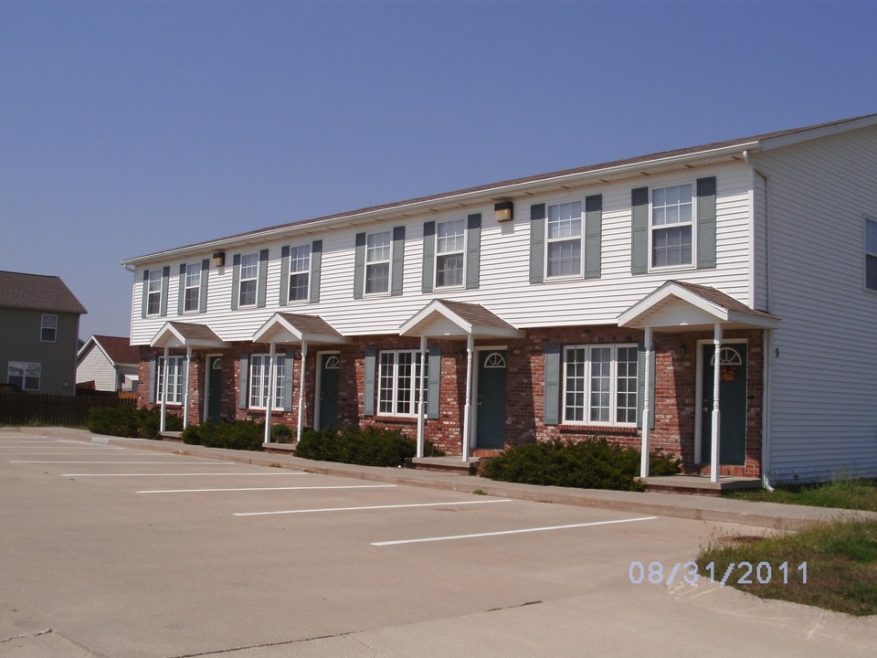 Fetzer Ct. Townhomes in Bloomington, IL - Building Photo