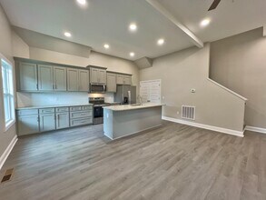 1210 Whitney St in Columbia, SC - Foto de edificio - Building Photo