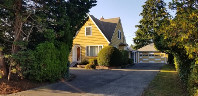 property at 2339 W Stewart Ave