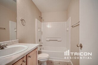 1984 Dove Creek Cir in Loveland, CO - Building Photo - Building Photo