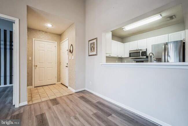 20281 Beechwood Terrace-Unit -302 in Ashburn, VA - Building Photo - Building Photo