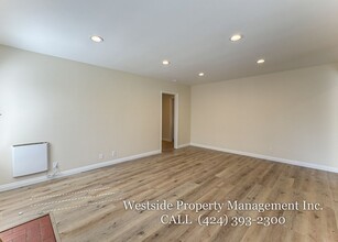 2111 Walgrove Ave in Los Angeles, CA - Building Photo - Building Photo