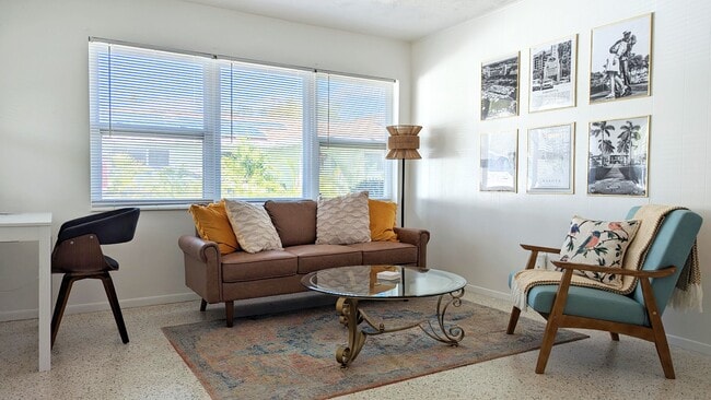 property at 2846 W Tamiami Cir