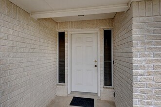 212 Oak Hill Dr in Kerrville, TX - Building Photo - Building Photo
