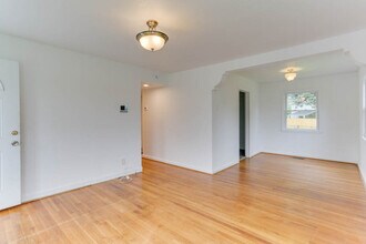 7725 Fayver Ave in Norfolk, VA - Building Photo - Building Photo