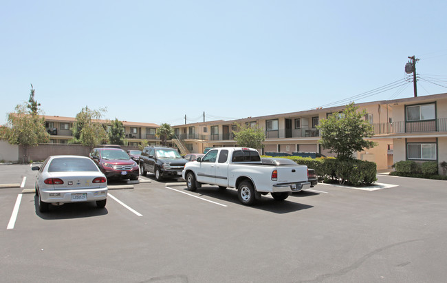 Artesian Villas in Bellflower, CA - Foto de edificio - Building Photo