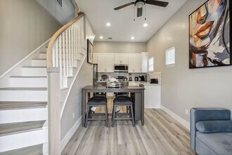 2502 Sam Wilson St in Houston, TX - Foto de edificio - Building Photo