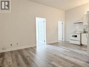 1188 Wyandotte St E in Windsor, ON - Foto de edificio - Building Photo