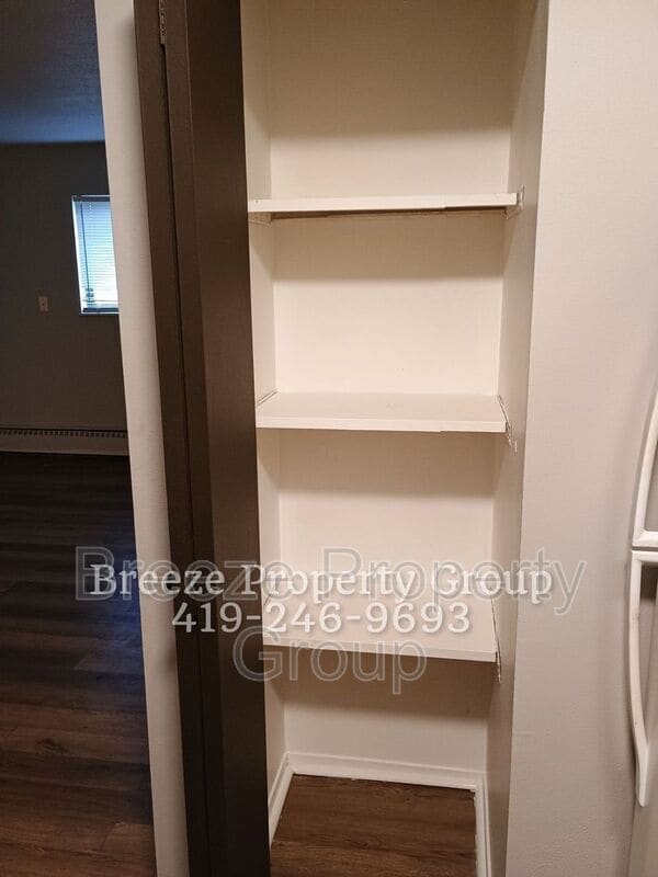 4912 Douglas Rd in Toledo, OH - Building Photo - Building Photo