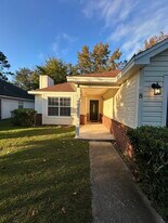 8 Saint Ives Dr in Savannah, GA - Building Photo