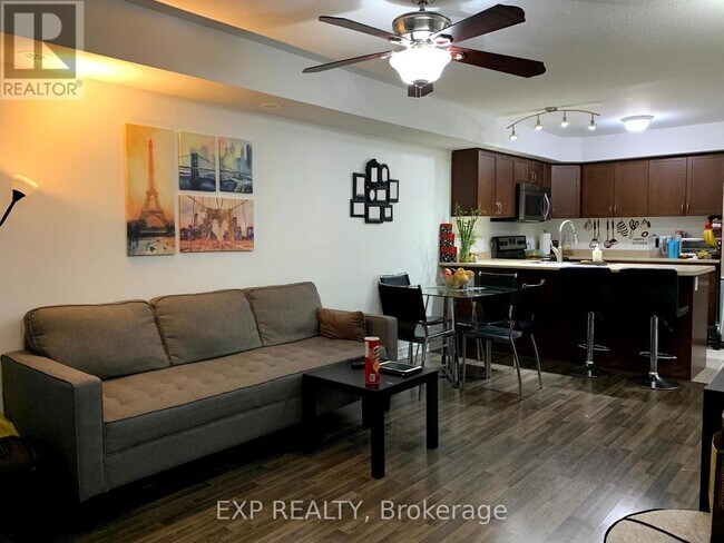 2450 Post Rd in Oakville, ON - Building Photo - Building Photo